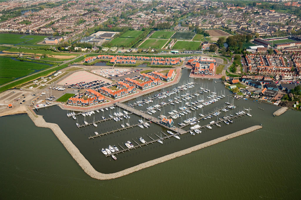 Roompot Hotel Marinapark Volendam Exterior photo